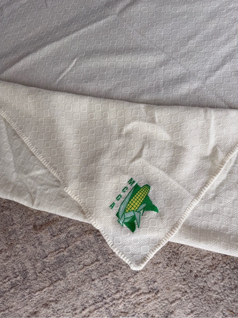 Vintage Faribault Mills Indeo Fiber Throw Blanket.